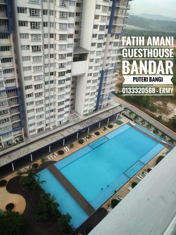 Fatih Amani Guesthouse With Playstation Ps3 Kajang Luaran gambar